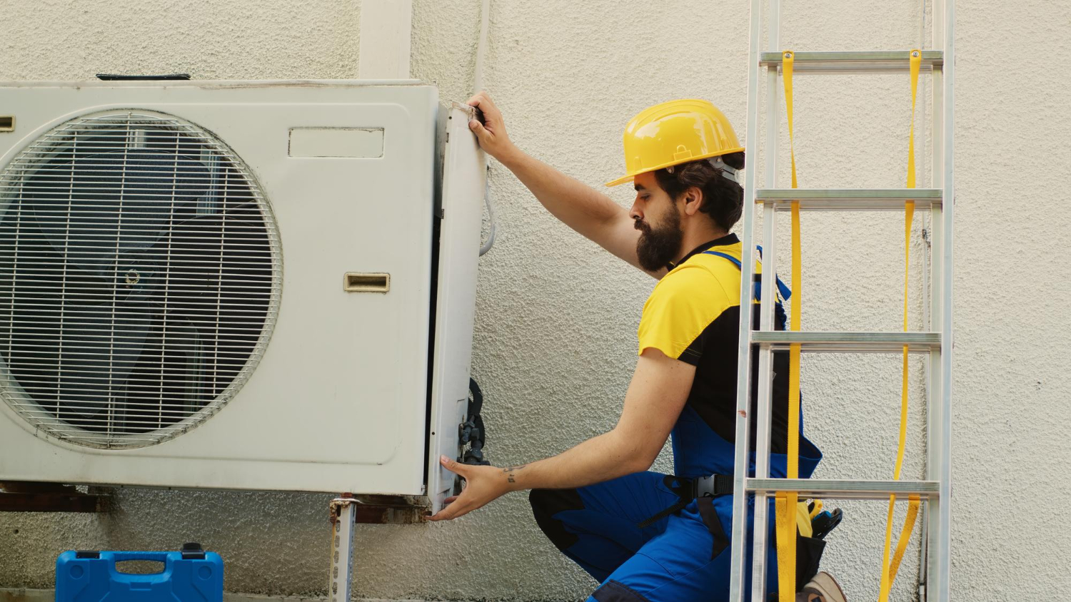 Technician checking an air conditioning unit in Málaga